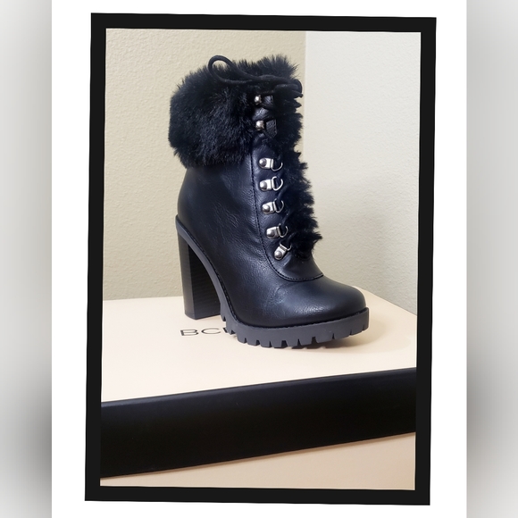 NWB lace up boots.....size 6 - Picture 1 of 2